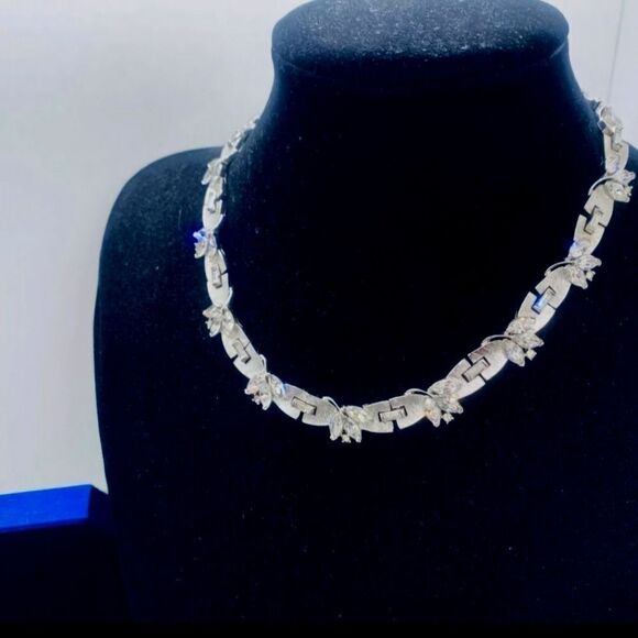VTG. RARE CROWN TRIFARI CLEAR RHINESTONE DEMI FLOWERS NECKLACE & EARRINGS - Picture 3 of 5
